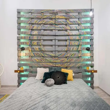 Vintage Downtown Escape 2 Baths 2 Beds *