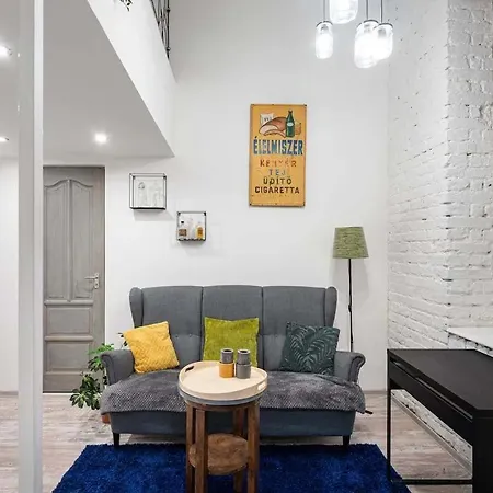 Vintage Downtown Escape 2 Baths 2 Beds Apartment