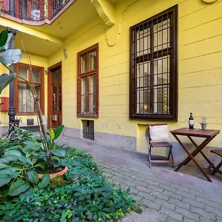 Vintage Downtown Escape 2 Baths 2 Beds *